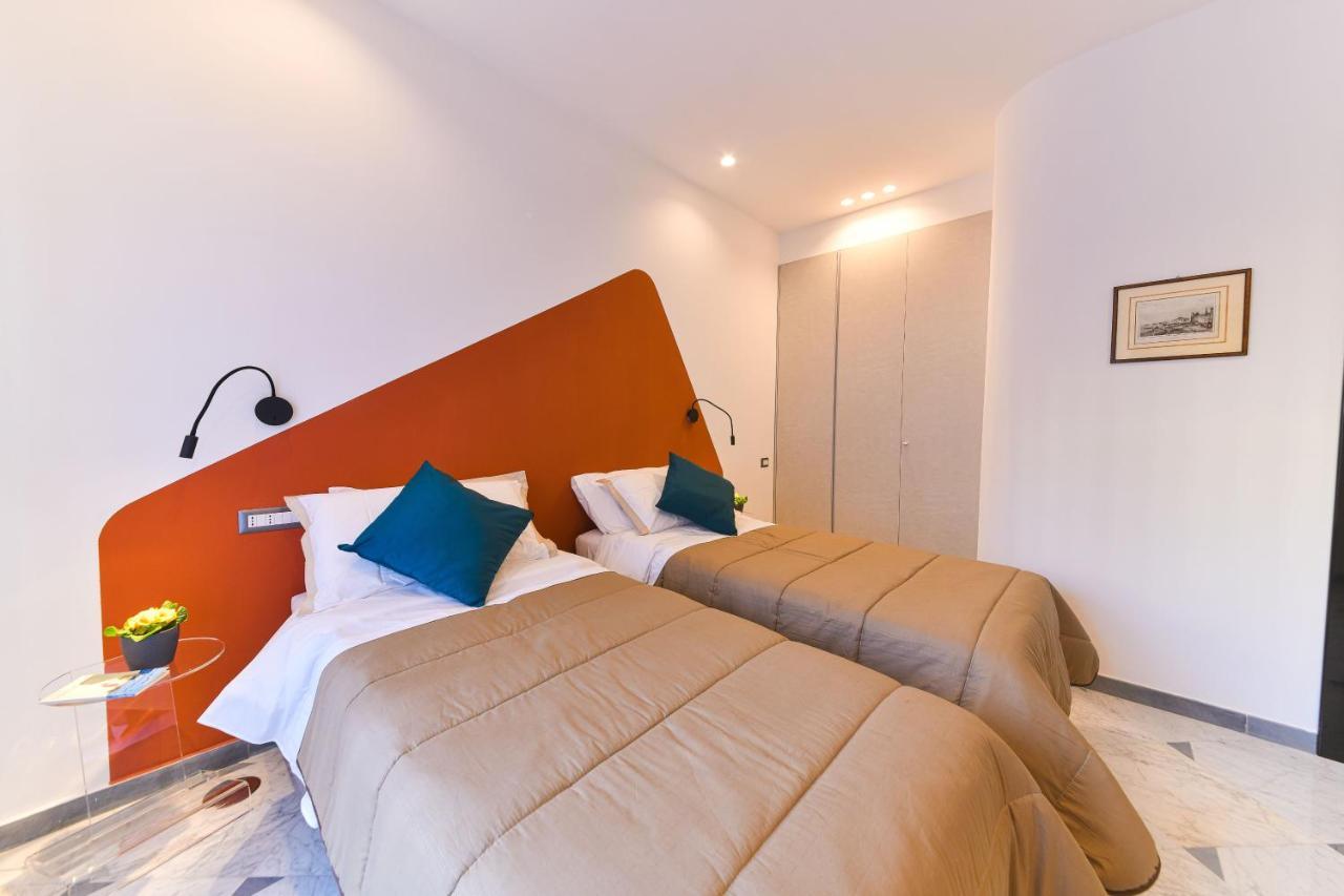 Domus 42 Hotel Наполи Екстериор снимка